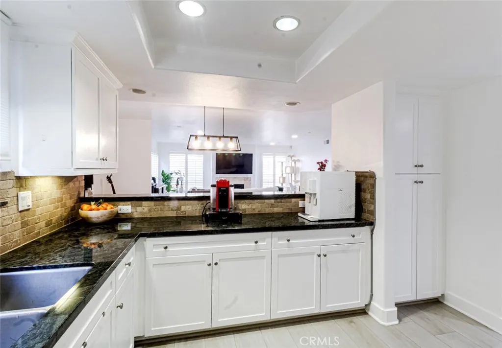 7249 Franklin Avenue 205, Hollywood Hills, California 90046 home-pic-8